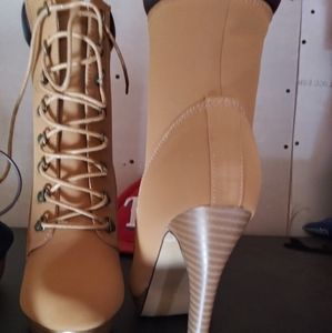 Boots/heels